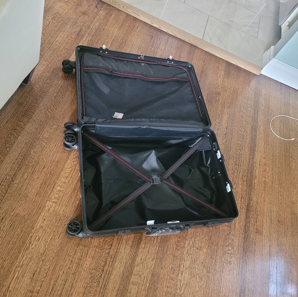 Suitcase - Picture 4 of 6